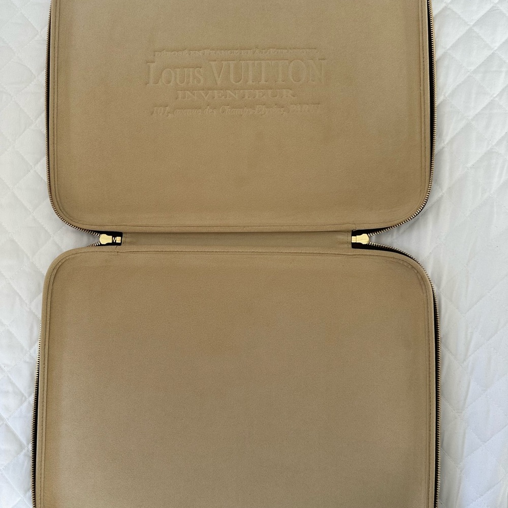 Louis Vuitton Brown and Gold Laptop Bag - Picture 3 of 10